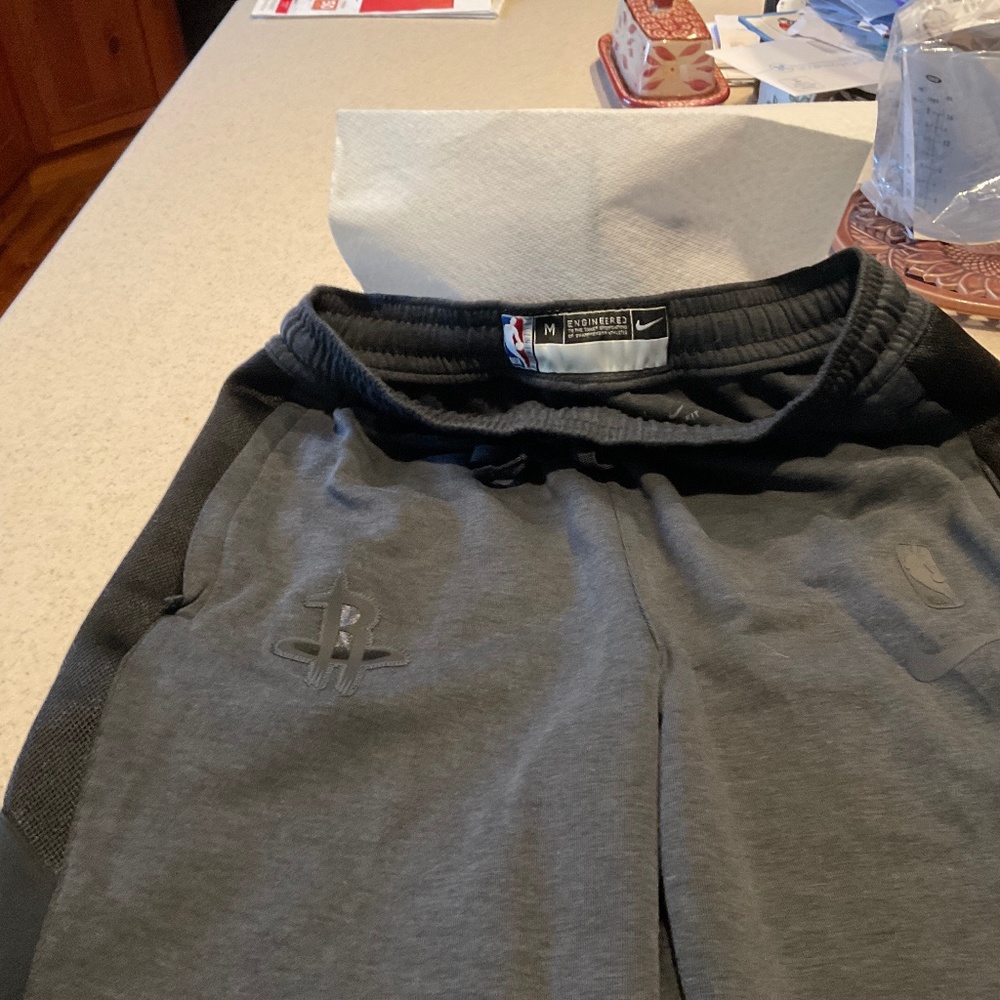 Nike dry fit NBA show time sweat pants.  Size Mens M, charcoal.  New with tags.